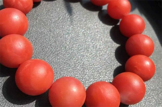 南红玛瑙怎么鉴别真假，3个方法教你更快辨别