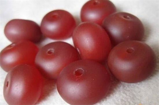 南红和翡翠可以同时佩戴吗，不适合且容易相冲