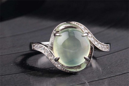 葡萄石的功效与作用佩戴禁忌