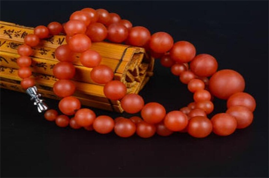 戴南红有什么寓意