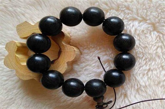 用酒精辨别乌木真假