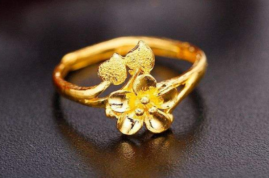 太阳石可以和黄金一起戴吗