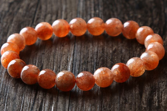 太阳石可以和黄金一起戴吗