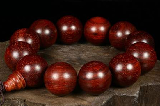 小叶紫檀可以和黑曜石一起戴吗