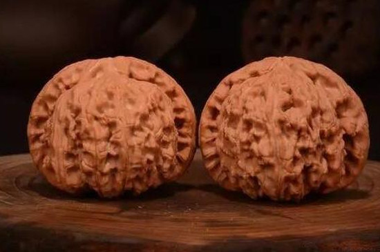 文玩核桃一个深一个浅怎么办