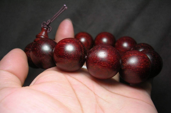 小叶紫檀的鉴别方法