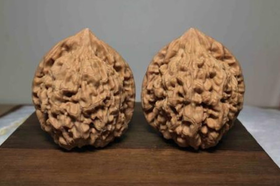 文玩核桃多久刷一次油