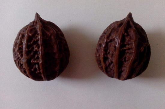 文玩核桃反碱和白霜的区别