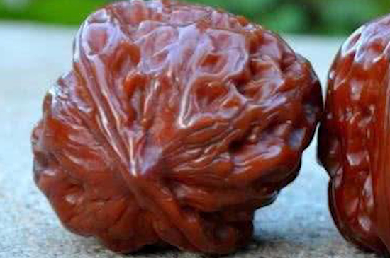 文玩核桃多久能变红