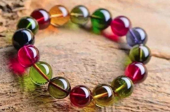 碧玺,玉髓,翡翠,蜜蜡有什么区别