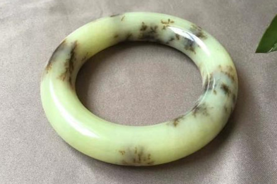 玉镯表面磨损怎么处理