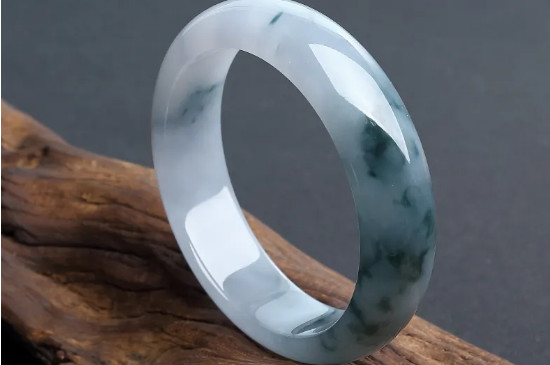 翡翠手镯的种类分为哪几种