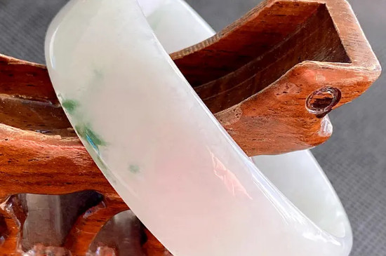 翡翠手镯的种类分为哪几种