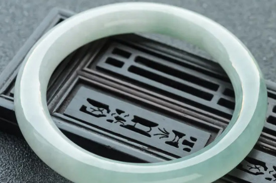 翡翠手镯的种类分为哪几种