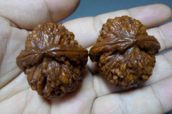 文玩核桃的正确盘法