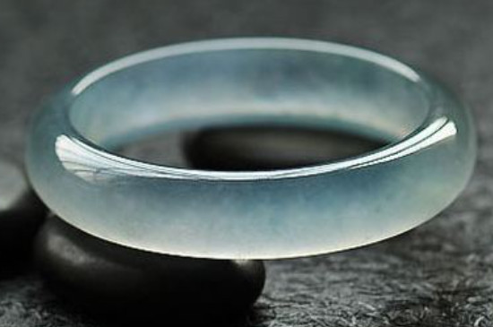 三种女人不适合戴玉镯