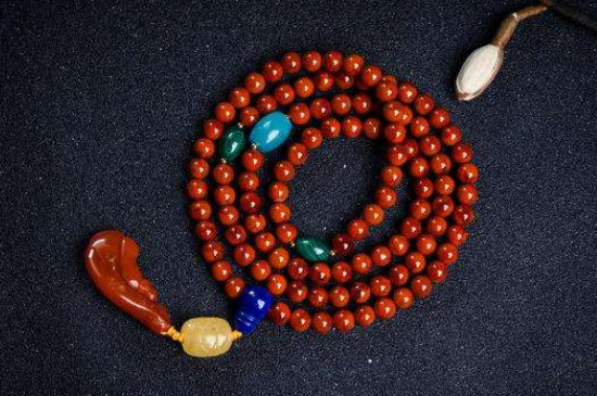 南红手串可以和银饰一起佩戴吗