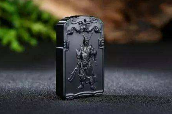 深绿色玉石是什么玉