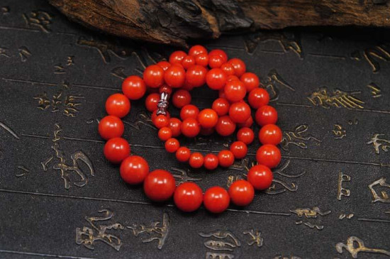 保山南红真假鉴定方法，看颜色质地荧光纹路