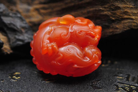 保山南红真假鉴定方法，看颜色质地荧光纹路