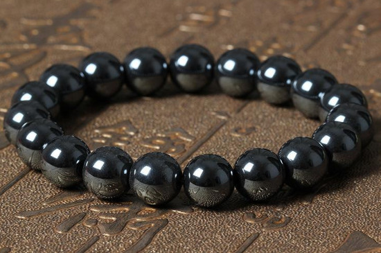 天然黑胆石项链多少钱，价格100～200元左右