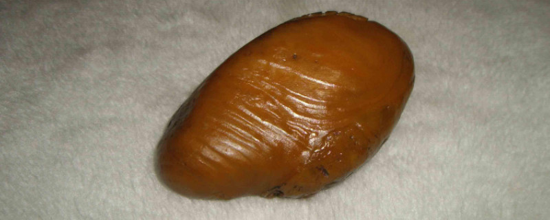 怎样识别乌鸦皮黄蜡石