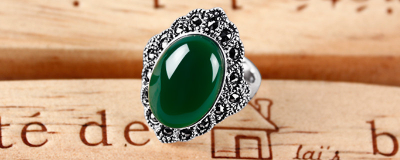 石英岩玉手镯是真玉吗