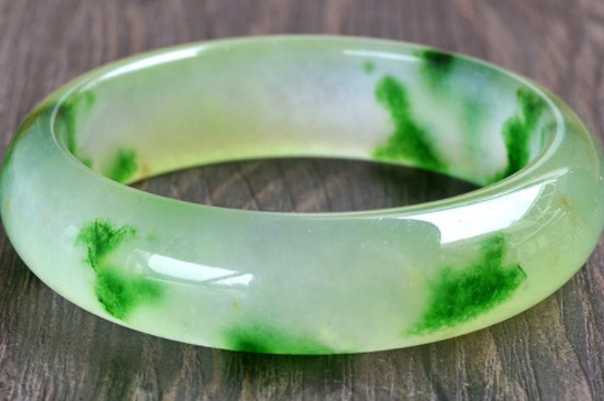 如何辨别玉手镯的真假