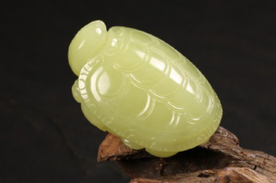 玉里有气泡是真玉吗