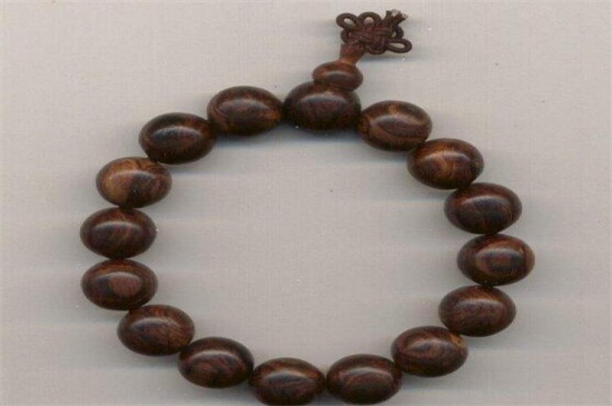 佩戴黄花梨手串的功效