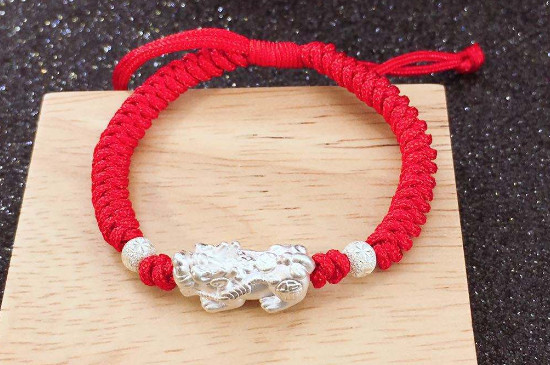 女生貔貅手链戴哪只手