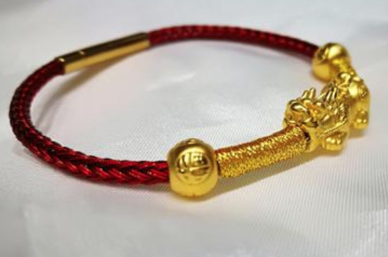 黄金貔貅的戴法女