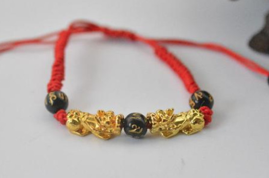 黄金貔貅的戴法女