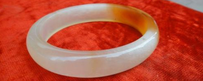 贵妃镯和圆镯的尺寸区别