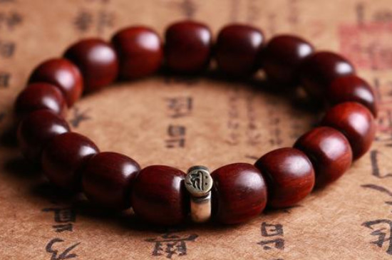 老山檀和小叶紫檀手串哪种好，老山檀手串比小叶紫檀手串好