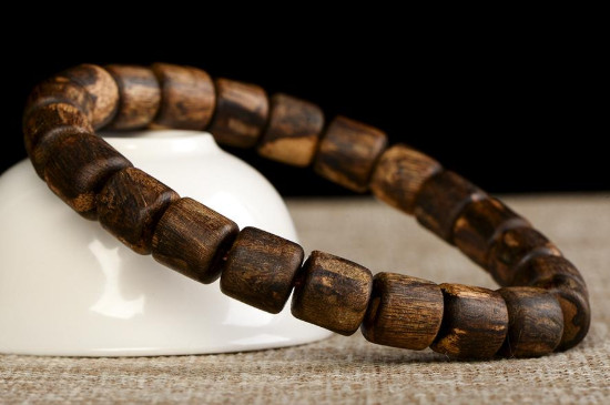 沉香手串怎么盘玩保养