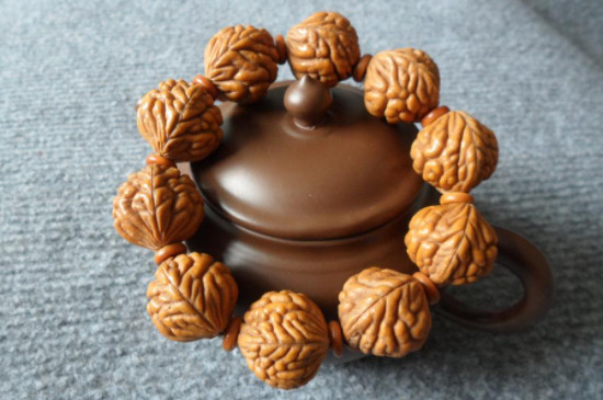 文玩桃核手串怎么盘红的快