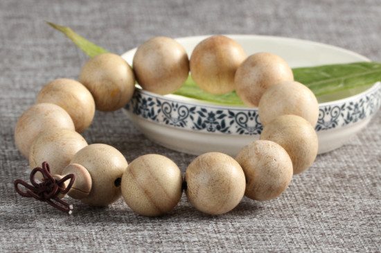 香樟木手串怎么盘的方法